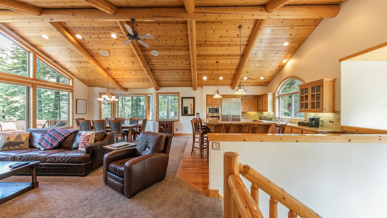 Photo of Livingroom in Tahoe Pines