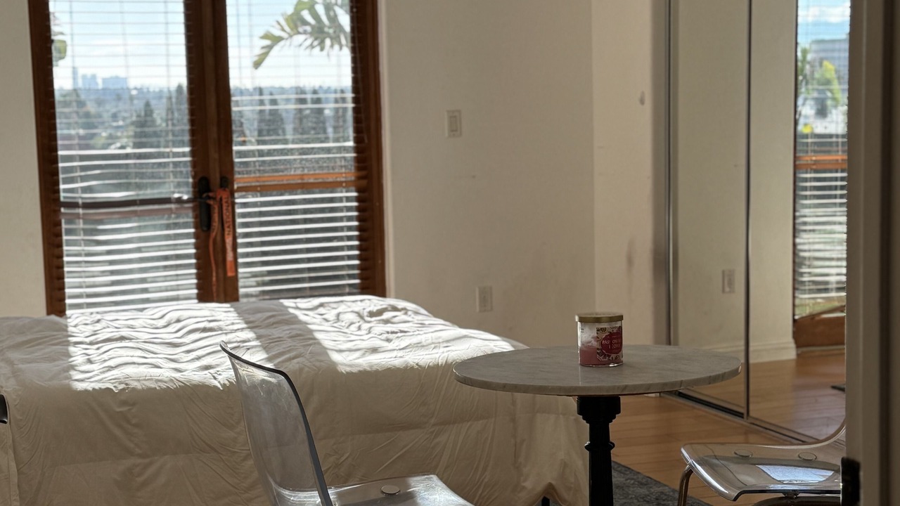 Photo of Bedroom in Pico - Robertson