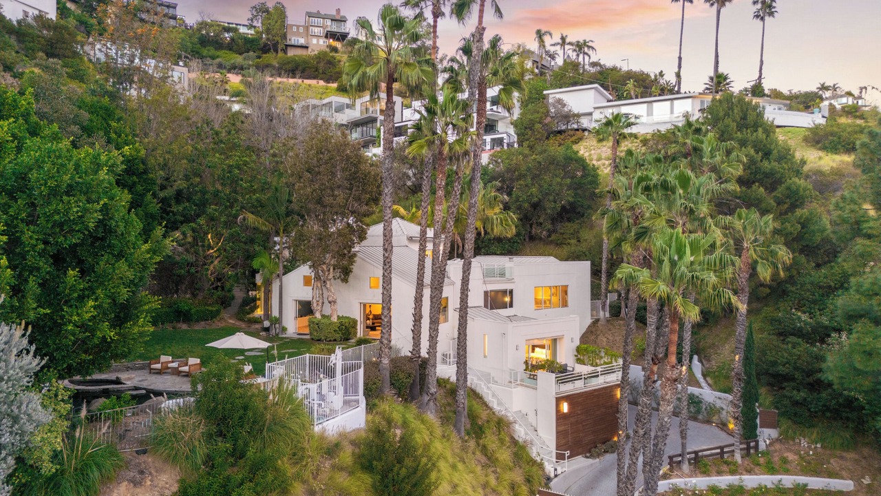 Photo of Outdoor in Hollywood Hills West