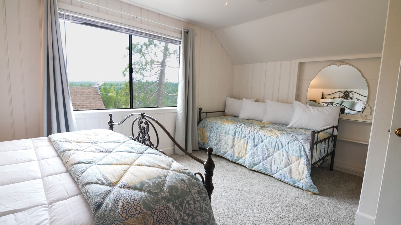 Photo of Bedroom in Apple Hill