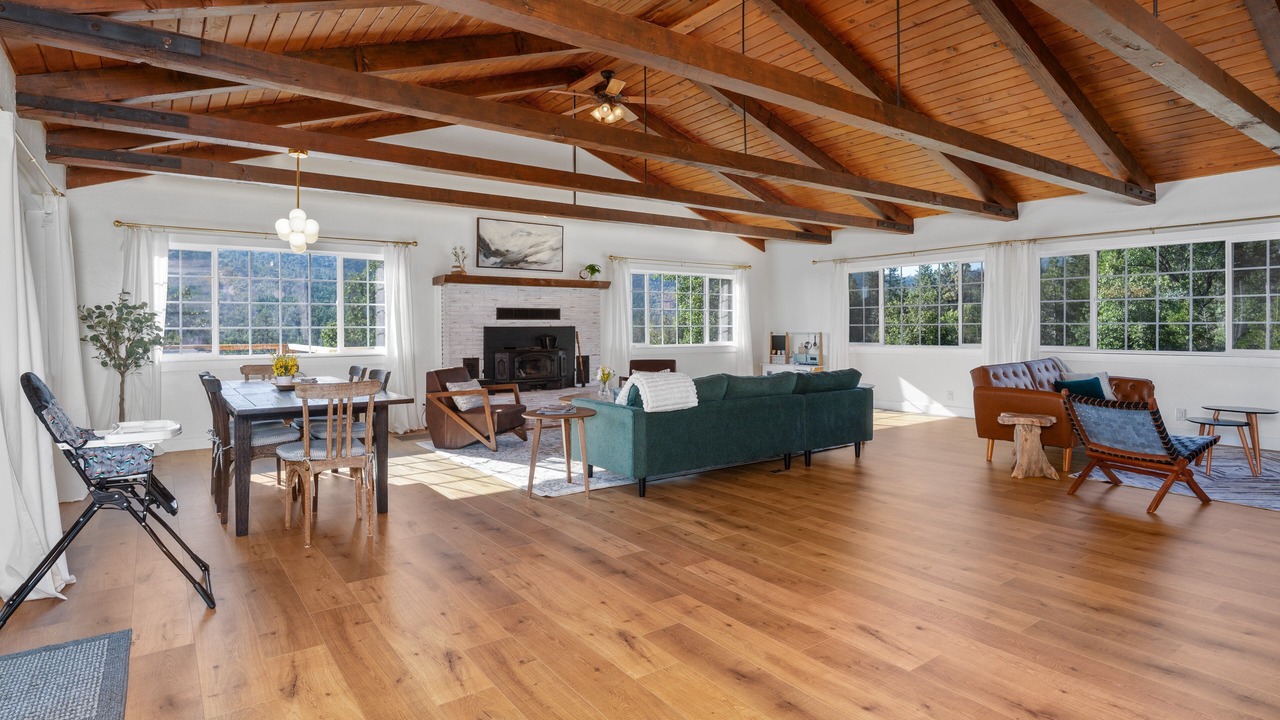 Photo of Livingroom in Yosemite Forks