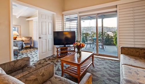 Suite, 1 King Bed, Kitchen, Marina View (Living Room, Sofabed, Full Kitchen)