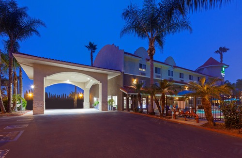 Escondido Hotel | Holiday Inn Express Hotel & Suites San Diego-Escondido, an Ihg Hotel