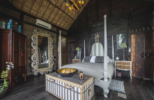 Kerambitan Villa | Absolute Beachfront Romantic Villa Laut