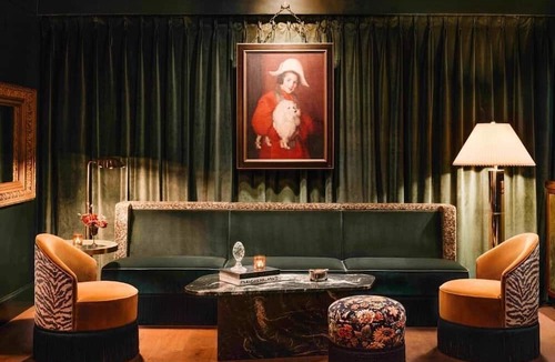 Union Square Hotel | Indulge in The Perfect Blend of Luxury and Convenience! Pet-friendly Property