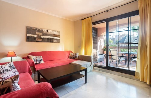 Atalaya-Isdabe Apartment | Holiday Accommodation "Apartamento Entre Estepona-Marbella" with Shared Pool & Wi-Fi