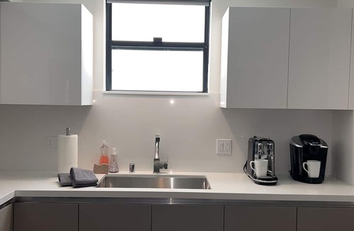 Beverly Hills Condo | *New* Beautiful Beverly Hills Condo w/parking