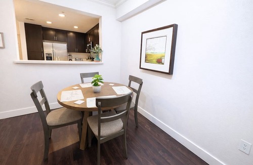 Westwood Apartment | Cozy 2BR/2BA Near UCLA & Westwood AC, Gym, and Pool
