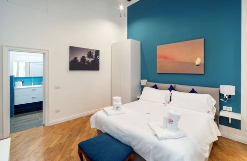 Chiaia Apartment | Warm and welcoming apartment, ideal for families or groups of friends.