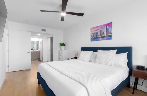 Bankers Hill Apartment | NEW BUILD-ideal San Diego location, Little Italy, Gaslamp-WiFi, AC, 2x King beds