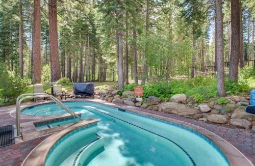 Truckee House | Beautiful Ski-in-ski-out villa with shared hot tubs & pools & tennis and free WiFi