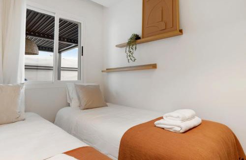 Estepona Apartment | Stylish 2BR in Estepona, Walk to Beach & Old Town