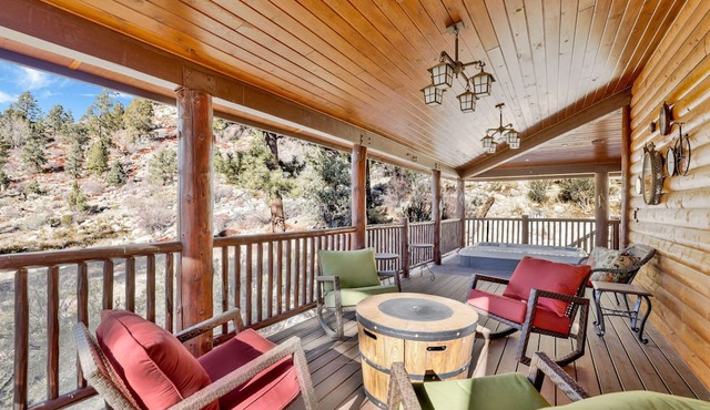 2352-gold Rush Lodge 5 Bedroom Cabin by RedAwning