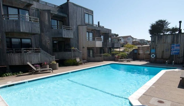 Ocean Harbor 312 - Monterey Condo - Beachfront Monterey Bay