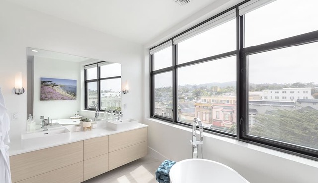 3822 Cannery Row ~Luxury, Ocean View, Near the Bay