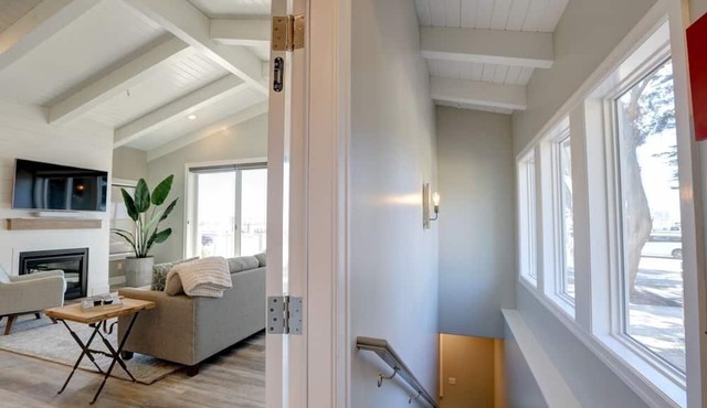 Ocean front with Morro Rock views: 2Bdrm Condo at Salty Sister