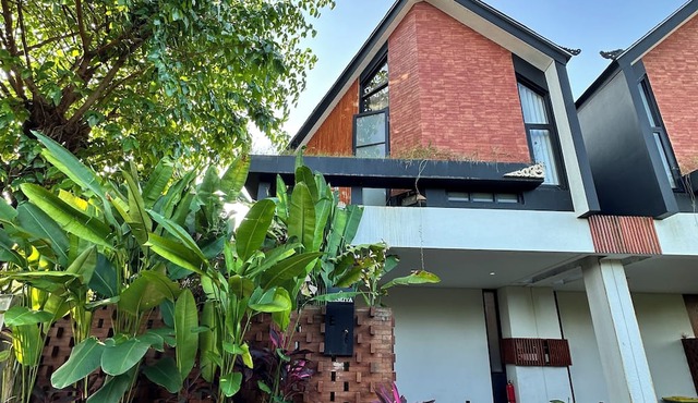 Luxury 2BR Private Pool Villa in Ubud | Fast WiFi | Near Central Ubud