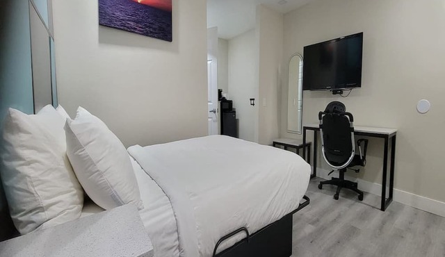 Accessible Queen Bed|Nsmk