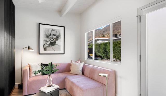 Luxurious Tennis Club Bungalow 2 with Mountain Views and Walks to Downtown Palm Springs!