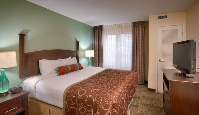 2-Bedroom King & Queen Suite | Free Breakfast & Pool