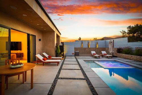 Luxury Desert Villa with Pool and Spa