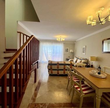 Estepona Penthouse Resort with Private Solárium - Pool & Free Parking